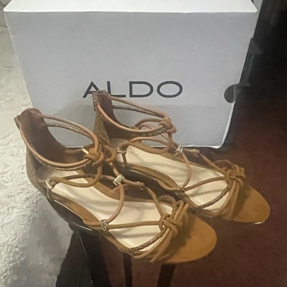 Aldo Brand Tan Gladiator Sandals w/ Gold Accents. Size 10. Brand New In Box! - Picture 2 of 13
